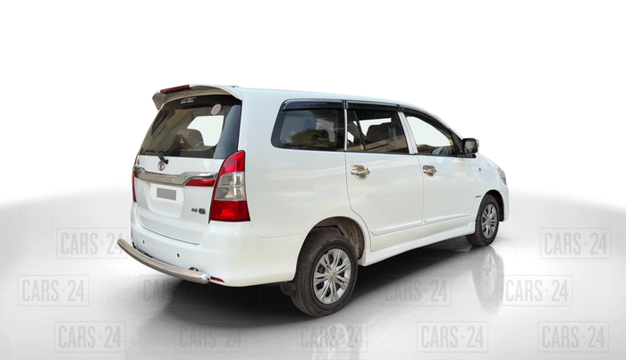 2016 Toyota Innova 2.5 G 8 STR, Diesel, Manual, 2,50,776 km, Right Back Diagonal