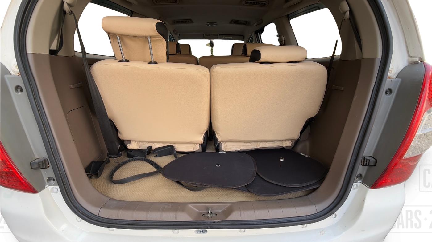 2016 Toyota Innova 2.5 G 8 STR, Diesel, Manual, 2,50,776 km, Boot Inside