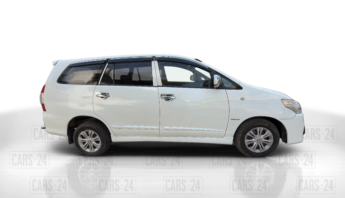 2016 Toyota Innova 2.5 G 8 STR, Diesel, Manual, 2,50,776 km, Right Side View