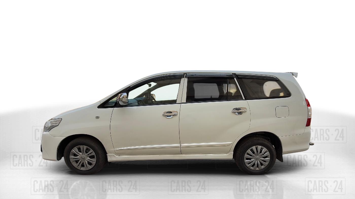 2016 Toyota Innova 2.5 G 8 STR, Diesel, Manual, 2,50,776 km, Left Side