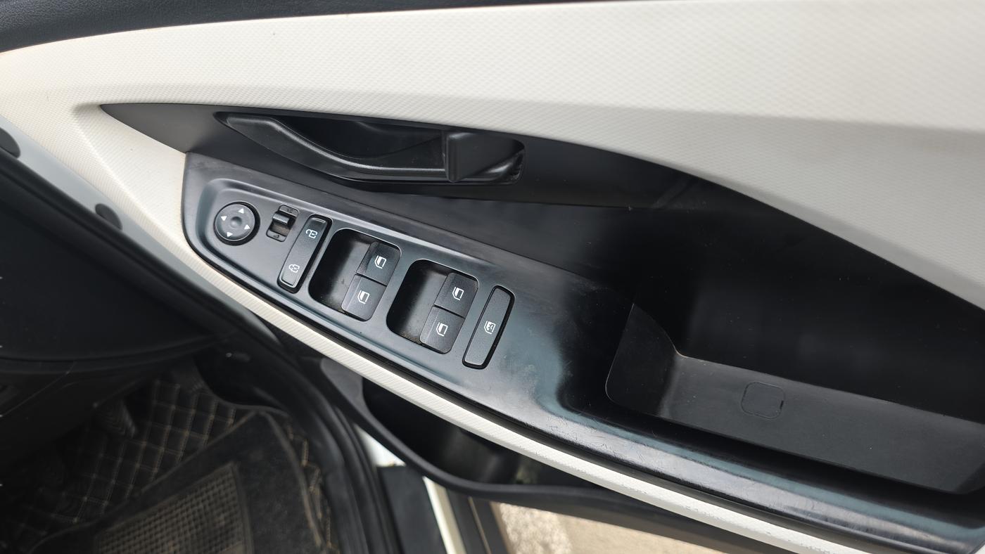 2020 Hyundai Creta EX 1.5 DIESEL, Diesel, Manual, 98,845 km, Driver Side Door Panel Controls