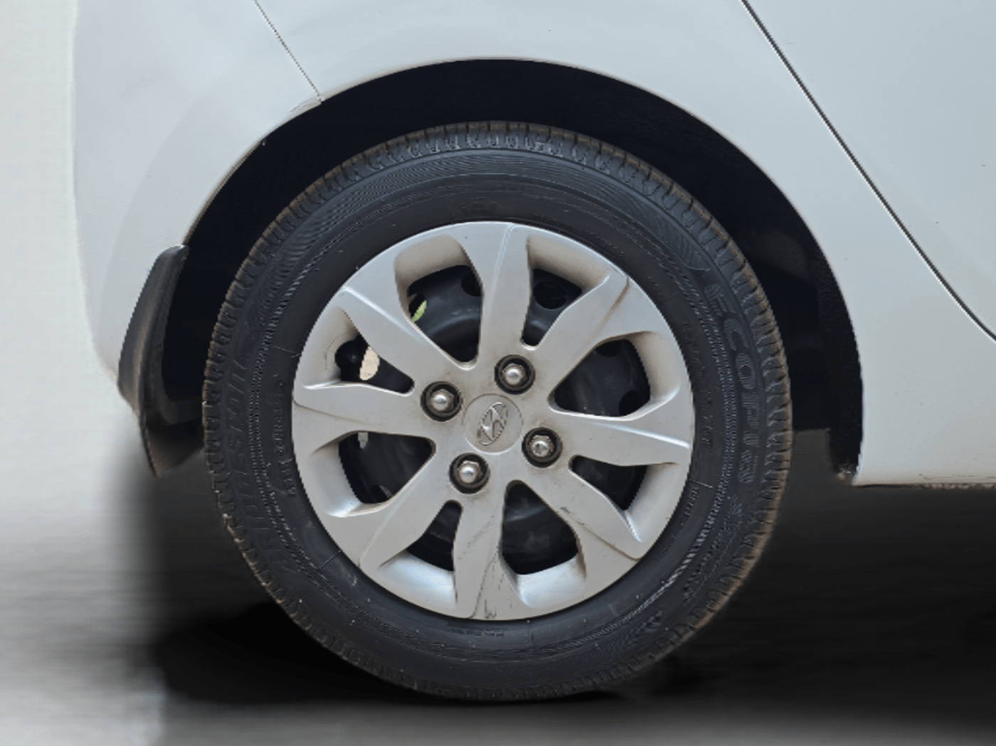 2014 Hyundai Eon 1.0 MAGNA +, Petrol, Manual, 68,826 km, Right Rear Wheel