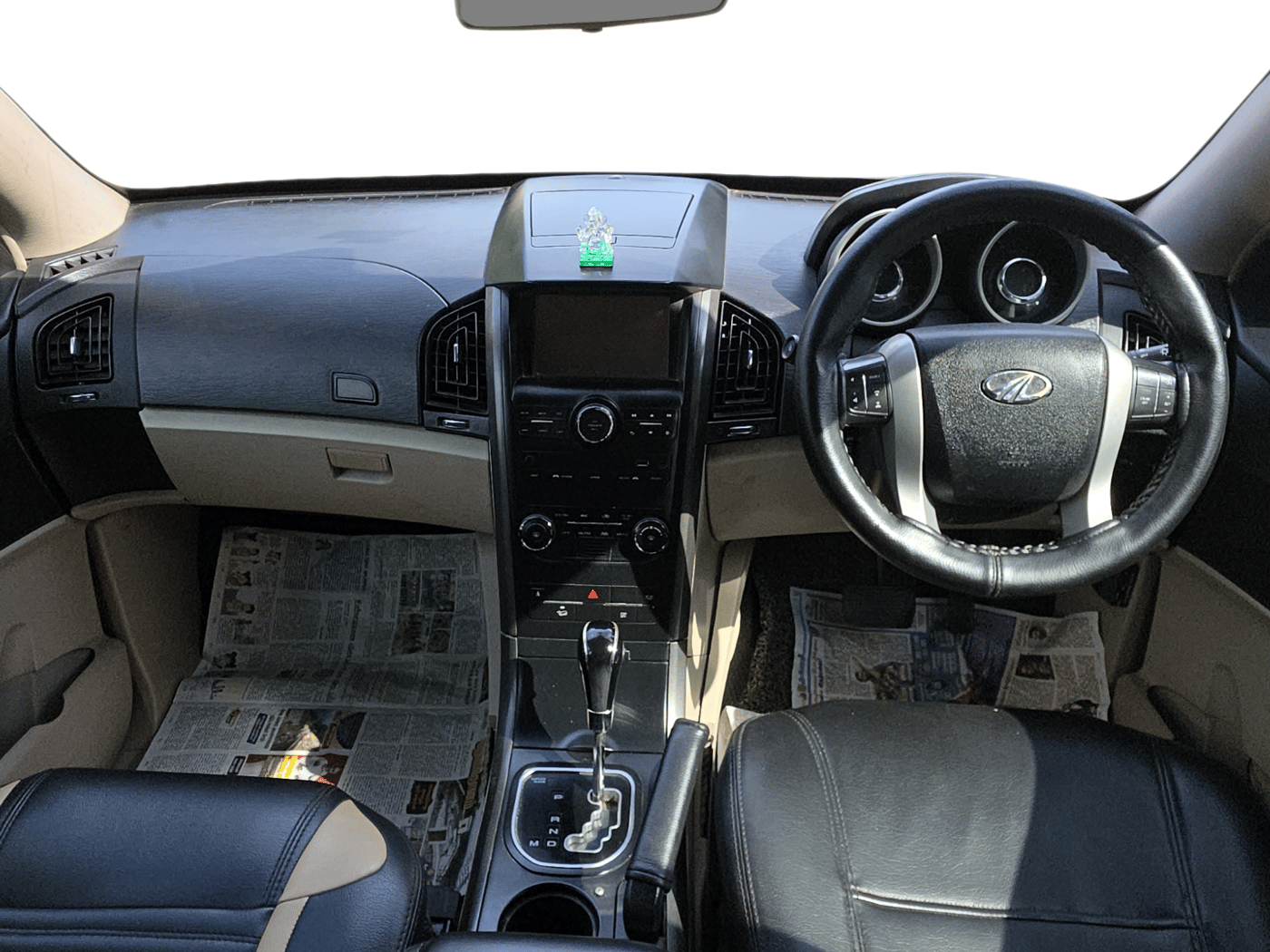 2017 Mahindra XUV500 W6 AT, Diesel, Automatic, 1,27,561 km, Dashboard