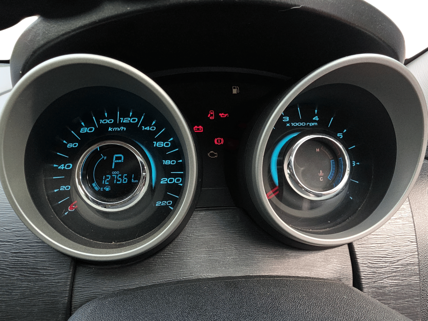 2017 Mahindra XUV500 W6 AT, Diesel, Automatic, 1,27,561 km, Odometer Image