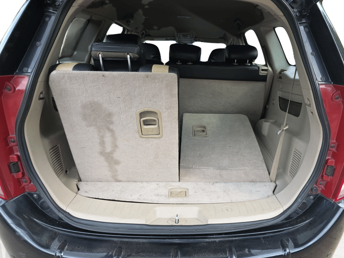 2017 Mahindra XUV500 W6 AT, Diesel, Automatic, 1,27,561 km, Boot Inside