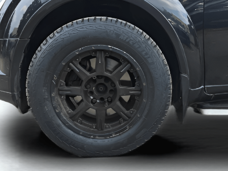 2017 Mahindra XUV500 W6 AT, Diesel, Automatic, 1,27,561 km, Left Front Wheel