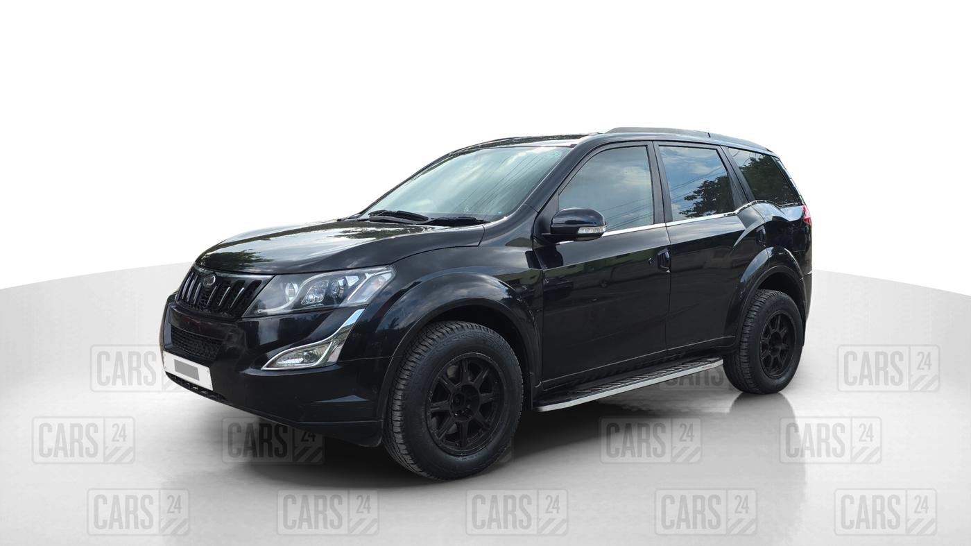 2017 Mahindra XUV500 W6 AT, Diesel, Automatic, 1,27,561 km, Left Front Diagonal