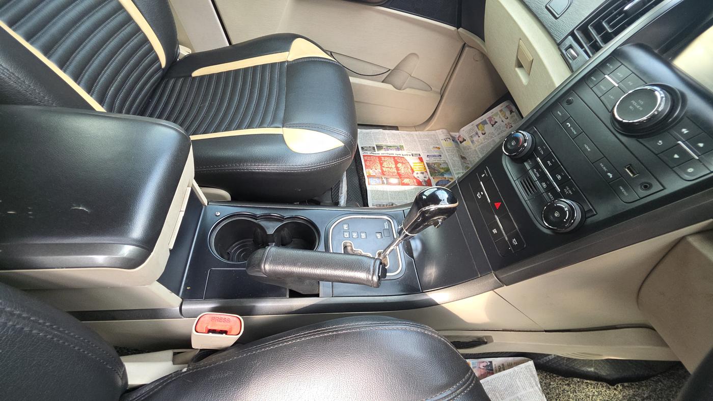 2017 Mahindra XUV500 W6 AT, Diesel, Automatic, 1,27,561 km, Gear Lever