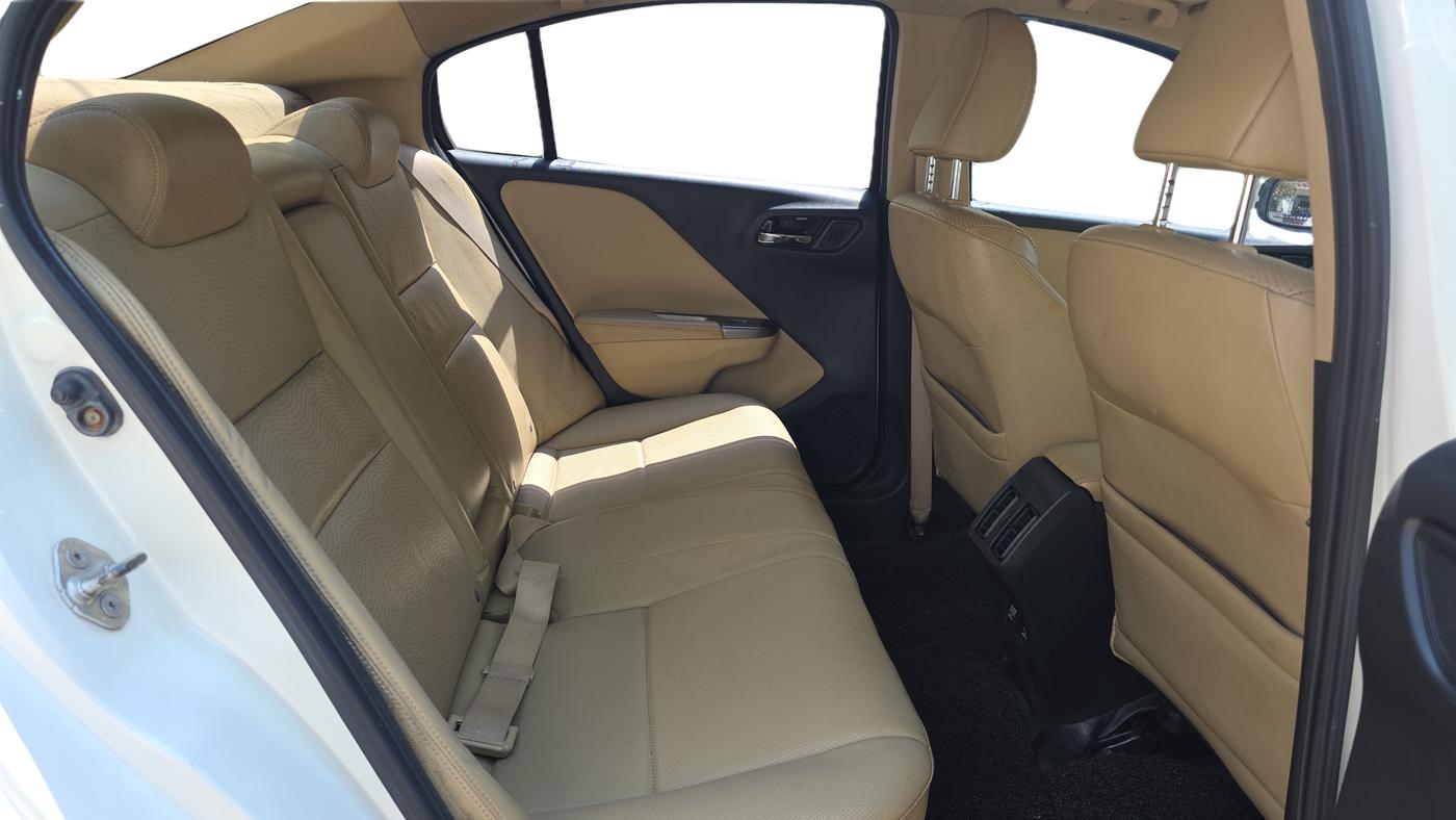 2016 Honda City 1.5L I-DTEC VX (O) MT, Diesel, Manual, 90,989 km, Right Side Rear Door Cabin