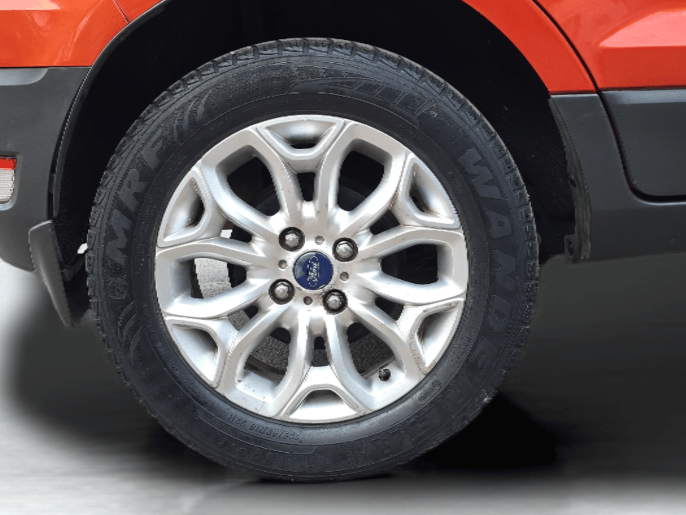 2014 Ford Ecosport TITANIUM 1.5L DIESEL, Diesel, Manual, 1,29,399 km, Right Rear Wheel