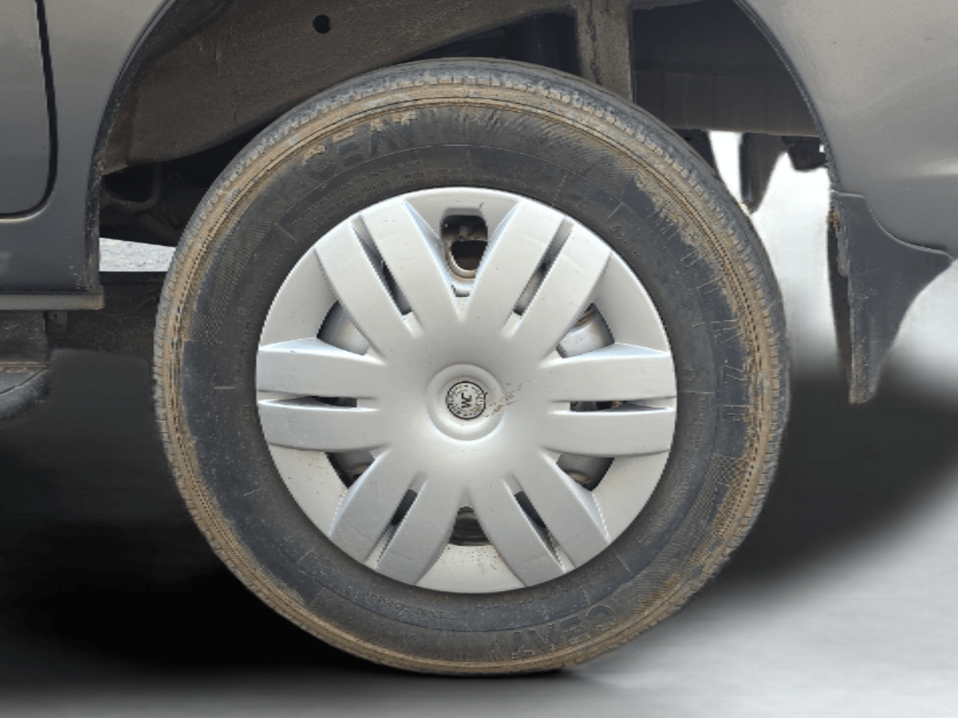 2022 Maruti Eeco 5 STR AC (O), Petrol, Manual, 47,000 km, Left Rear Wheel
