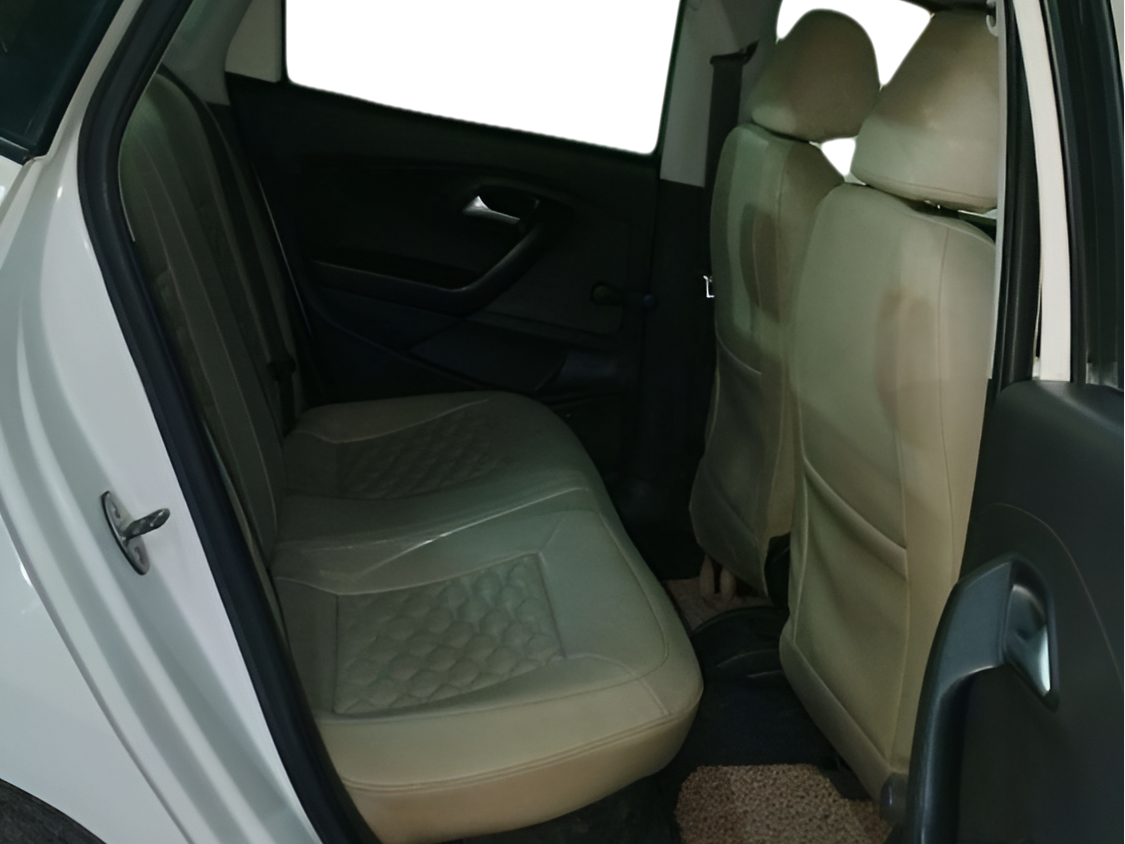 2017 Volkswagen Ameo TRENDLINE 1.5L, Diesel, Manual, 56,000 km, Right Side Rear Door Cabin