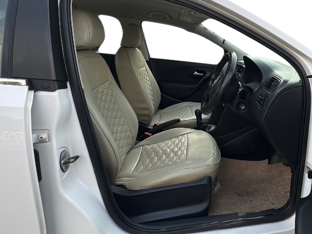2017 Volkswagen Ameo TRENDLINE 1.5L, Diesel, Manual, 56,000 km, Right Side Front Door Cabin