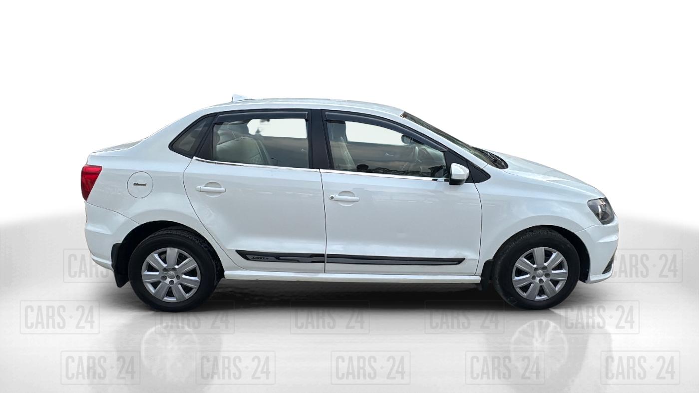 2017 Volkswagen Ameo TRENDLINE 1.5L, Diesel, Manual, 56,000 km, Right Side View