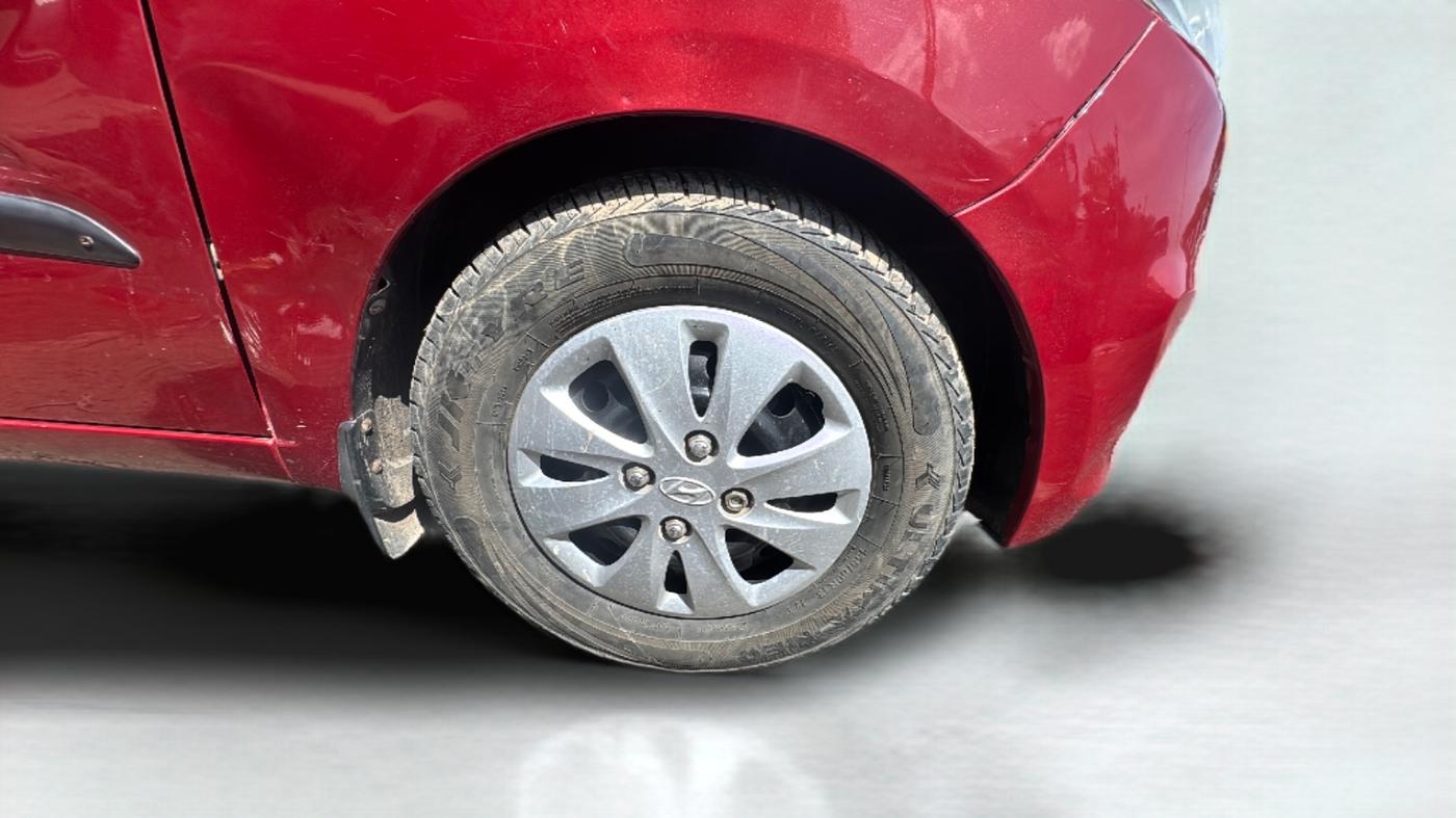 2012 Hyundai i10 MAGNA 1.1, Petrol, Manual, 68,000 km, Right Front Wheel