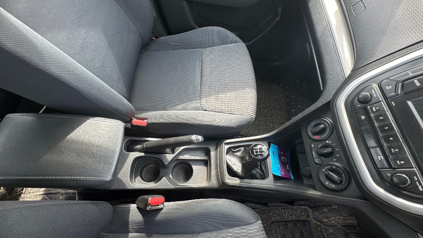 2017 Maruti Vitara Brezza VDI, Diesel, Manual, 76,866 km, Gear Lever
