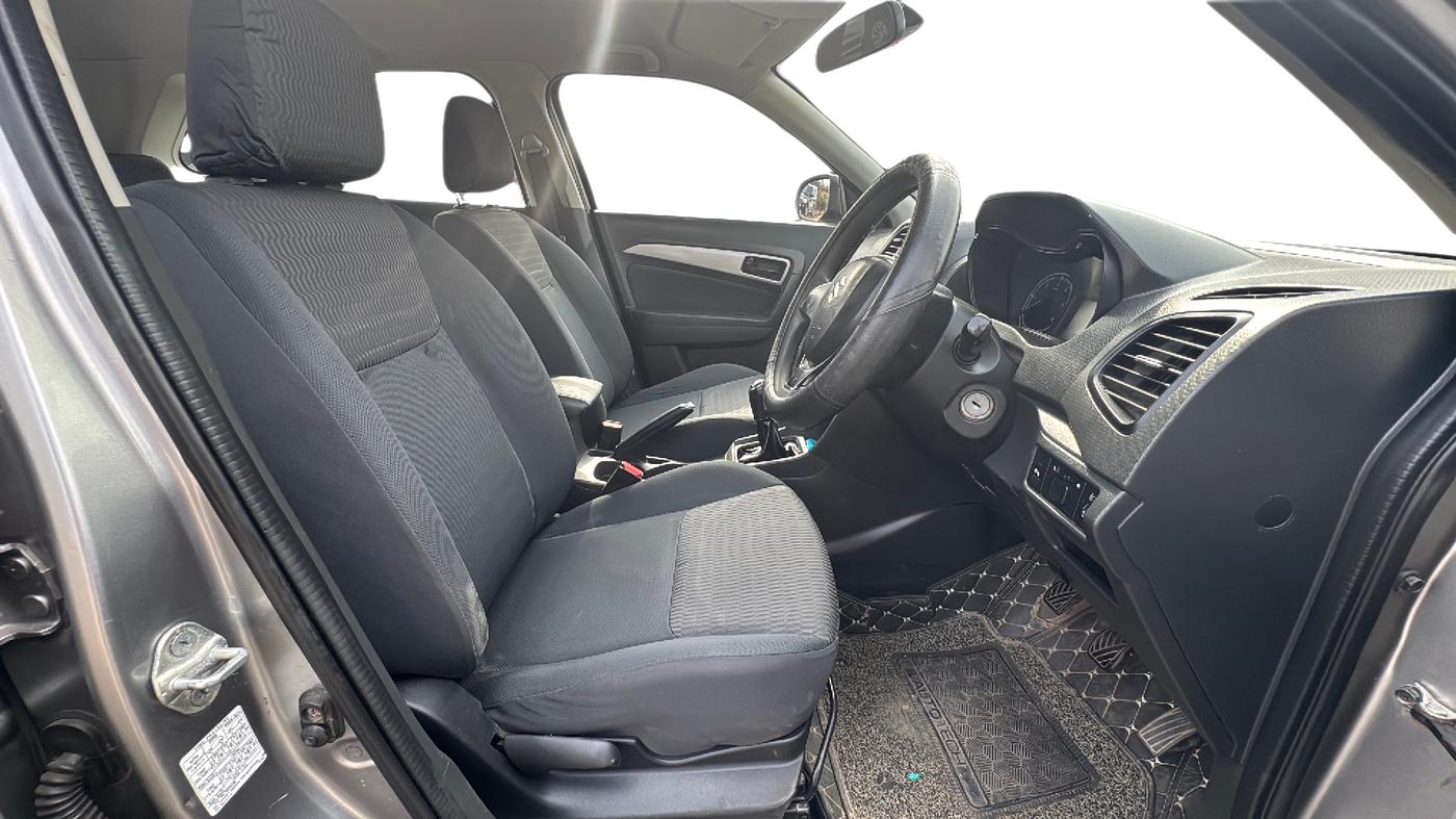 2017 Maruti Vitara Brezza VDI, Diesel, Manual, 76,866 km, Right Side Front Door Cabin
