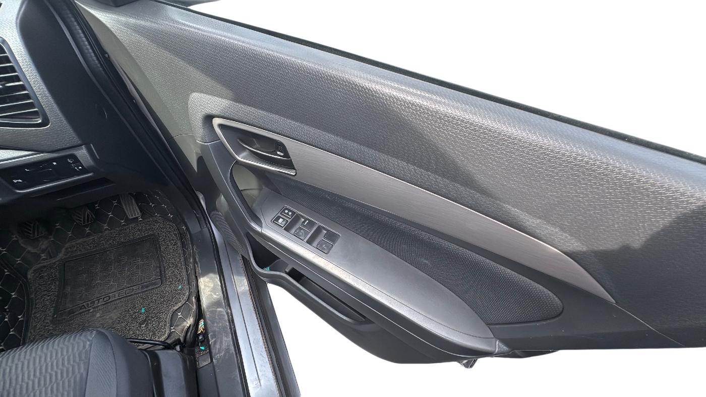 2017 Maruti Vitara Brezza VDI, Diesel, Manual, 76,866 km, Driver Side Door Panel Controls