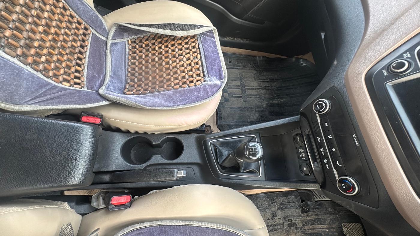 2018 Hyundai Elite i20 ASTA 1.2, Petrol, Manual, 65,000 km, Gear Lever