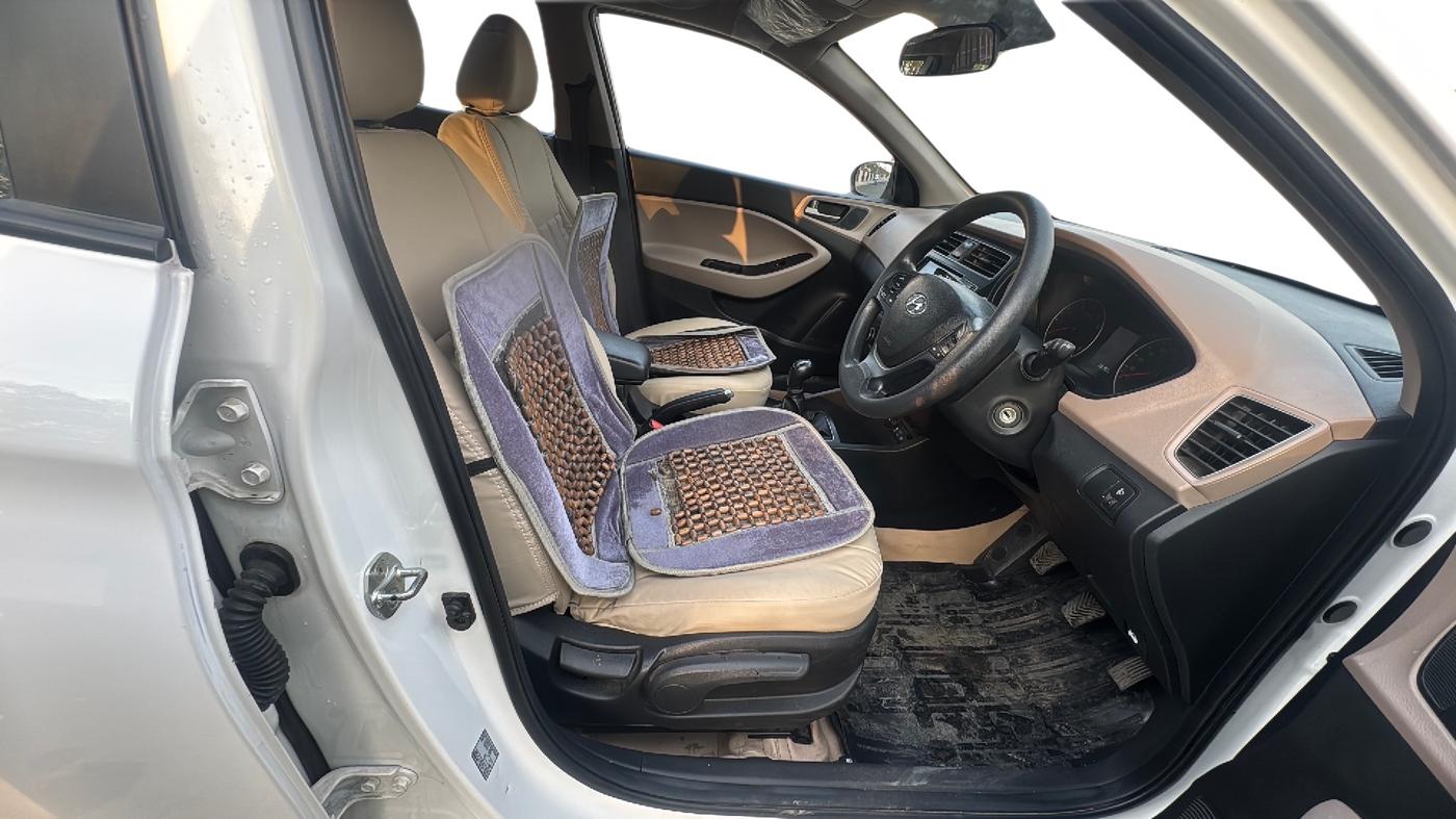 2018 Hyundai Elite i20 ASTA 1.2, Petrol, Manual, 65,000 km, Right Side Front Door Cabin