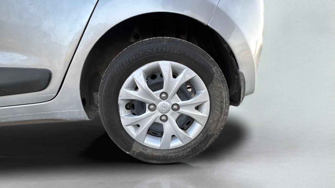 2015 Hyundai Grand i10 SPORTZ 1.2 KAPPA VTVT, Petrol, Manual, 53,000 km, Left Front Wheel