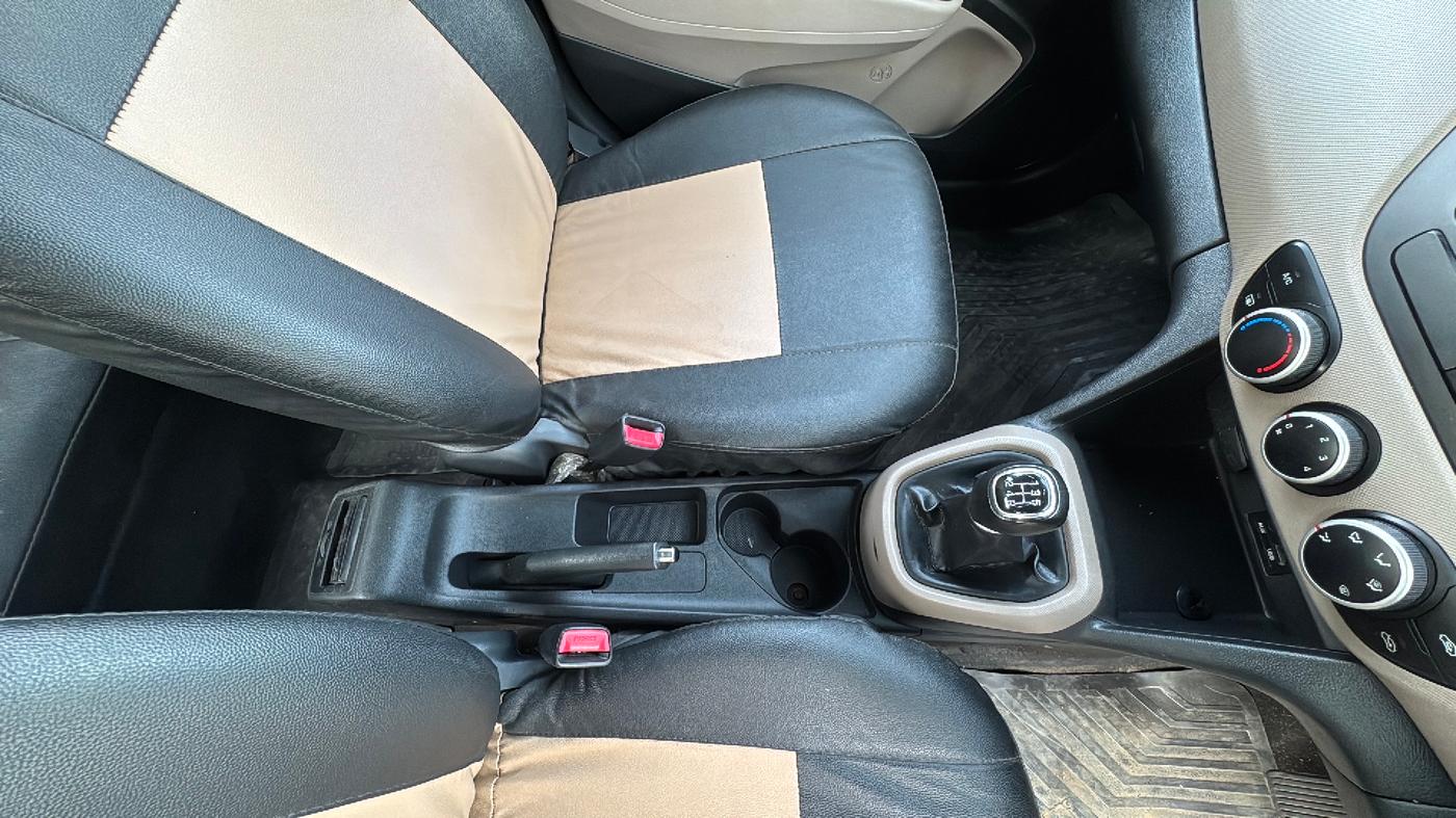 2015 Hyundai Grand i10 SPORTZ 1.2 KAPPA VTVT, Petrol, Manual, 53,000 km, Gear Lever