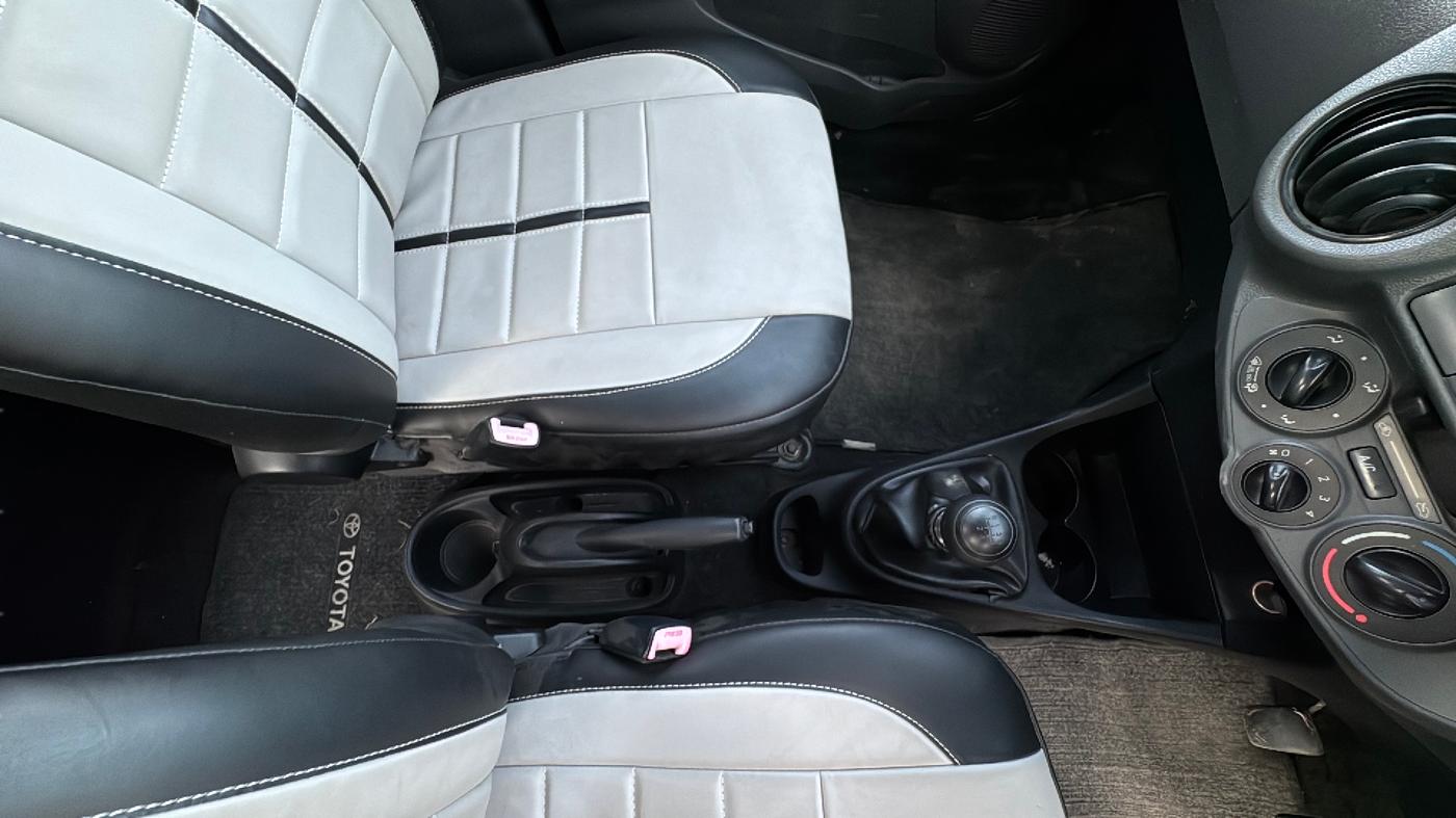 2012 Toyota Etios GD, Diesel, Manual, 71,170 km, Gear Lever