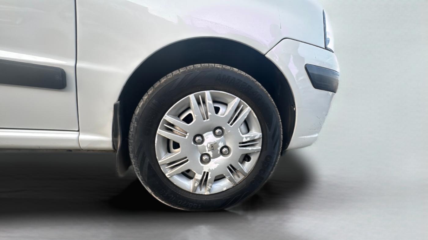 2012 Hyundai Santro Xing GL PLUS, Petrol, Manual, 61,000 km, Right Front Wheel