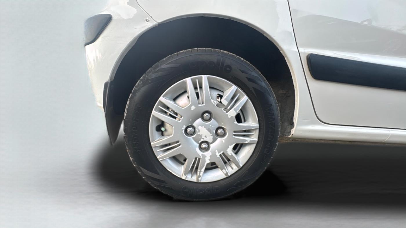2012 Hyundai Santro Xing GL PLUS, Petrol, Manual, 61,000 km, Right Rear Wheel