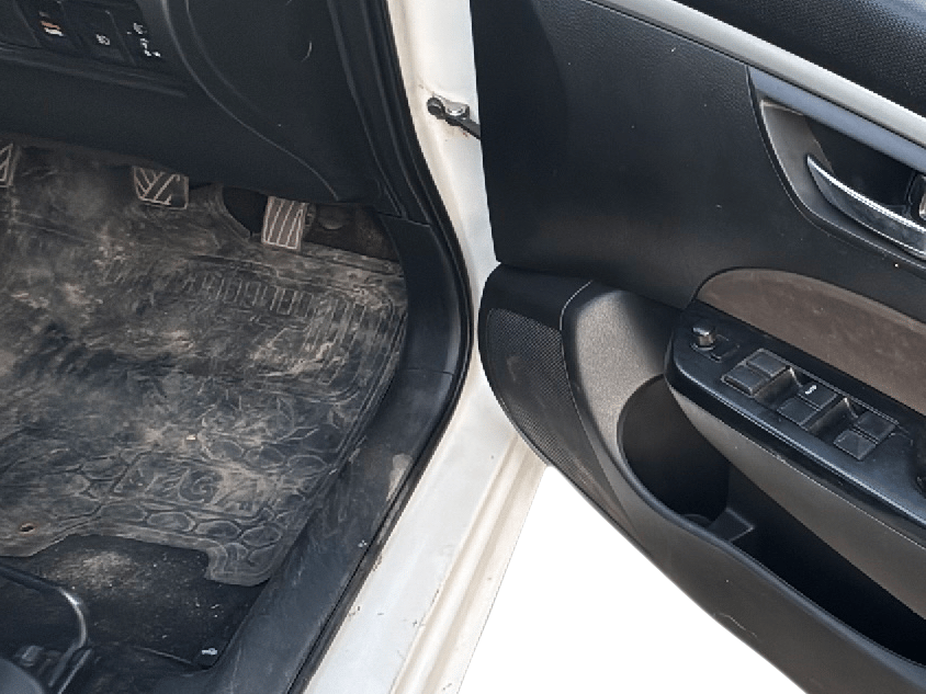 2016 Maruti Swift VXI, Petrol, Manual, 59,566 km, Driver Side Door Panel Controls