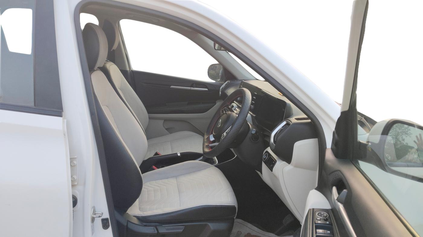 2021 KIA SONET HTX 1.5, Diesel, Manual, 1,27,000 km, Right Side Front Door Cabin