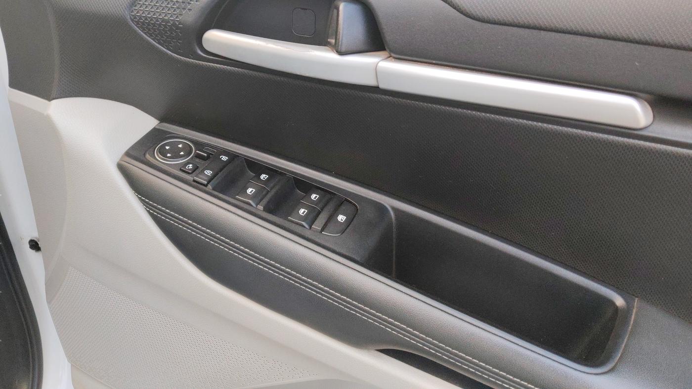 2021 KIA SONET HTX 1.5, Diesel, Manual, 1,27,000 km, Driver Side Door Panel Controls