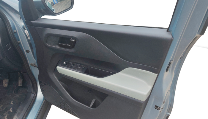 2022 Tata PUNCH ADVENTURE MT, Petrol, Manual, 36,600 km, Driver Side Door Panel Controls