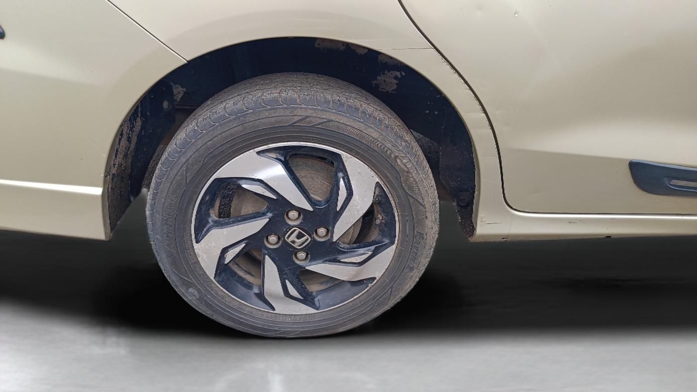 2014 Honda Mobilio 1.5L I-DTEC RS, Diesel, Manual, 1,18,700 km, Right Rear Wheel