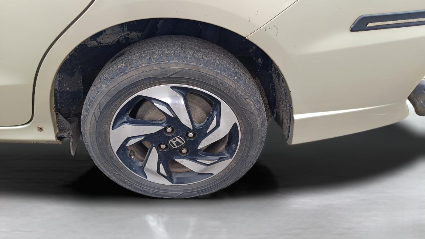 2014 Honda Mobilio 1.5L I-DTEC RS, Diesel, Manual, 1,18,700 km, Left Front Wheel