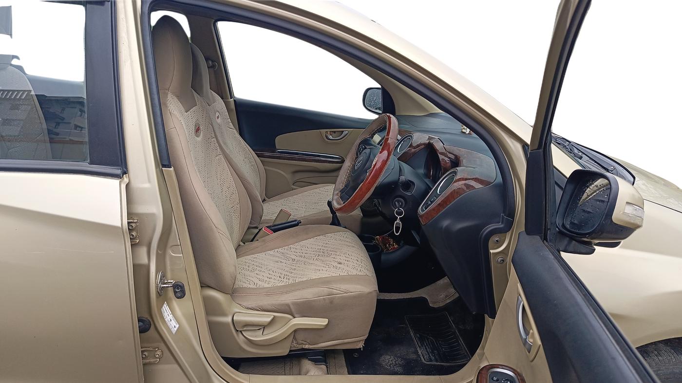 2014 Honda Mobilio 1.5L I-DTEC RS, Diesel, Manual, 1,18,700 km, Right Side Front Door Cabin