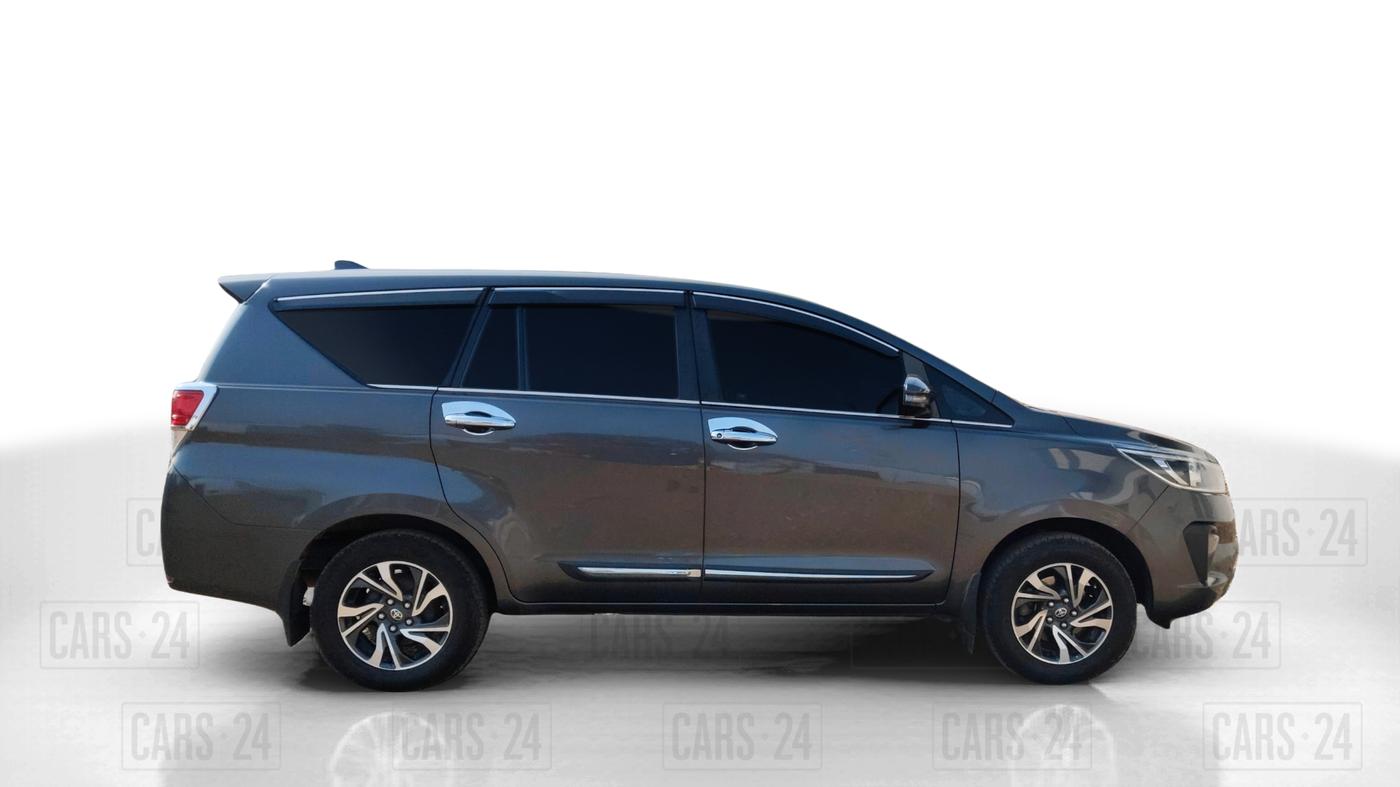 2021 Toyota Innova Crysta 2.4 G 7 STR, Diesel, Manual, 1,41,500 km, Right Side View