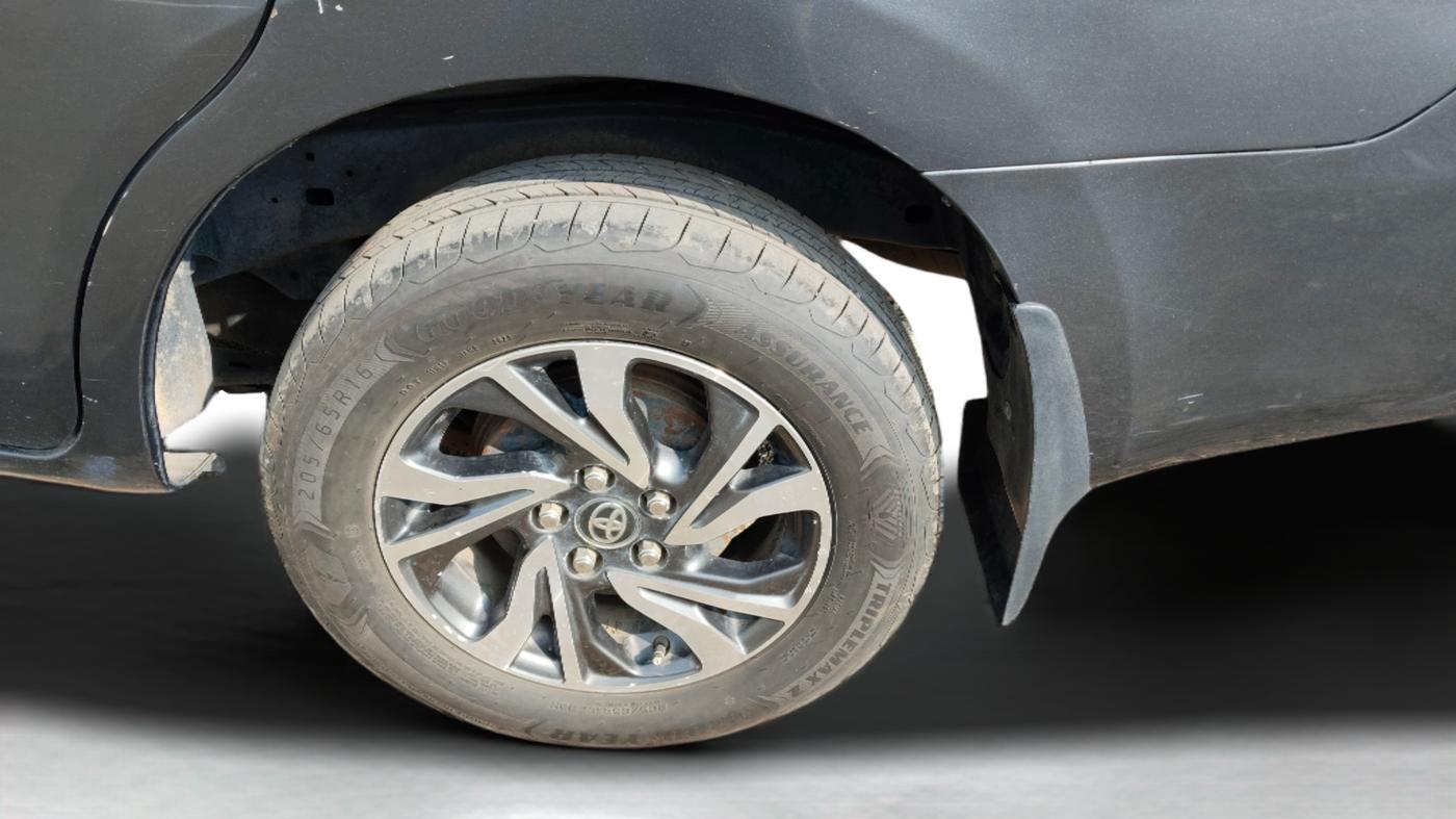 2021 Toyota Innova Crysta 2.4 G 7 STR, Diesel, Manual, 1,41,500 km, Left Front Wheel