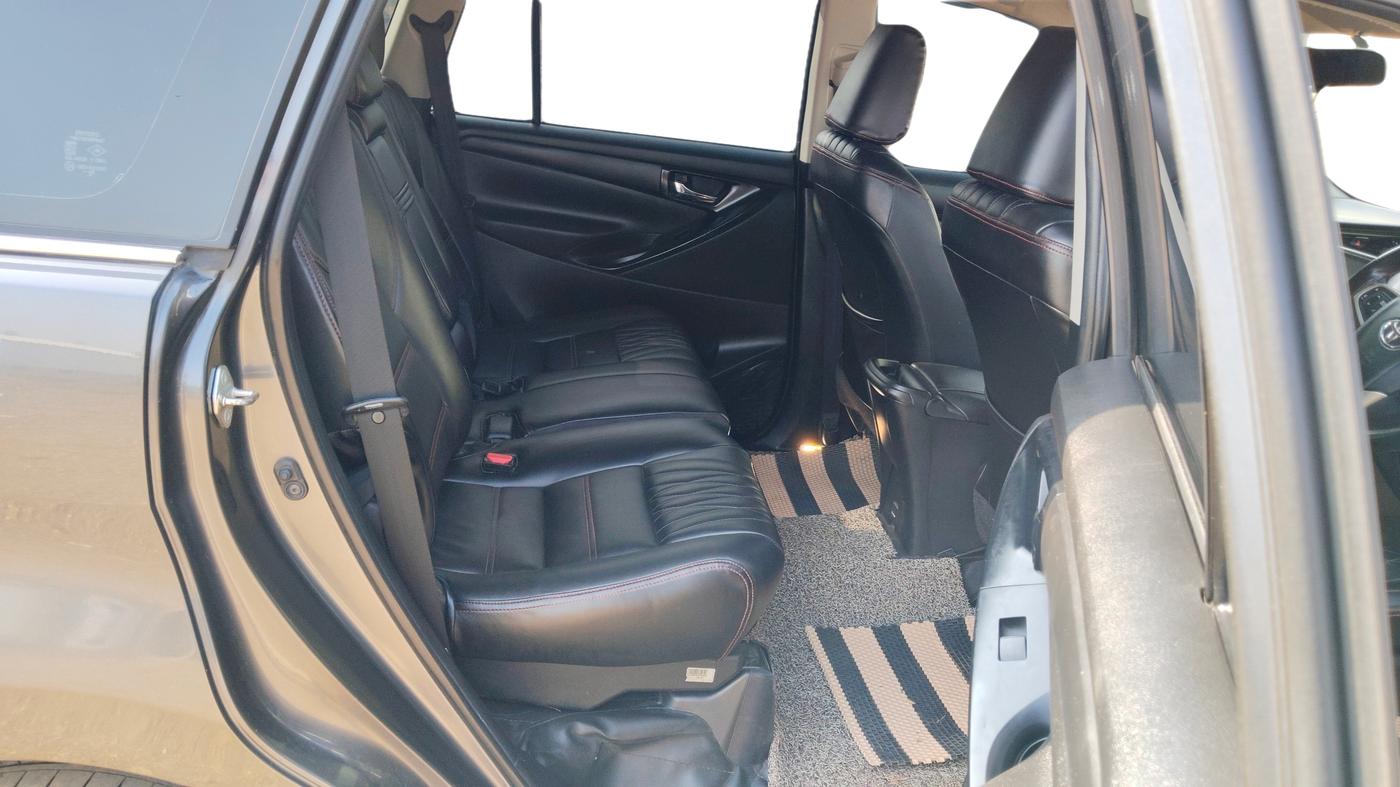 2021 Toyota Innova Crysta 2.4 G 7 STR, Diesel, Manual, 1,41,500 km, Right Side Rear Door Cabin