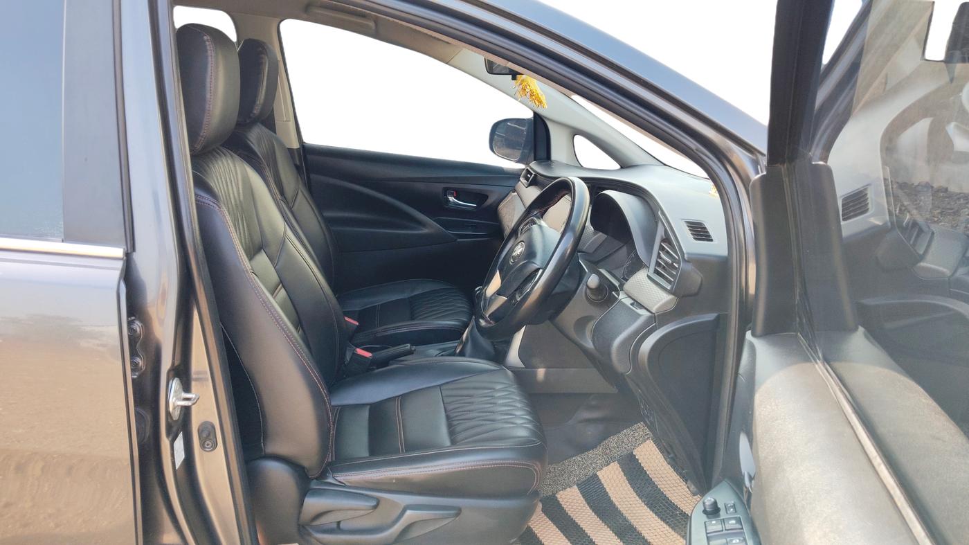 2021 Toyota Innova Crysta 2.4 G 7 STR, Diesel, Manual, 1,41,500 km, Right Side Front Door Cabin
