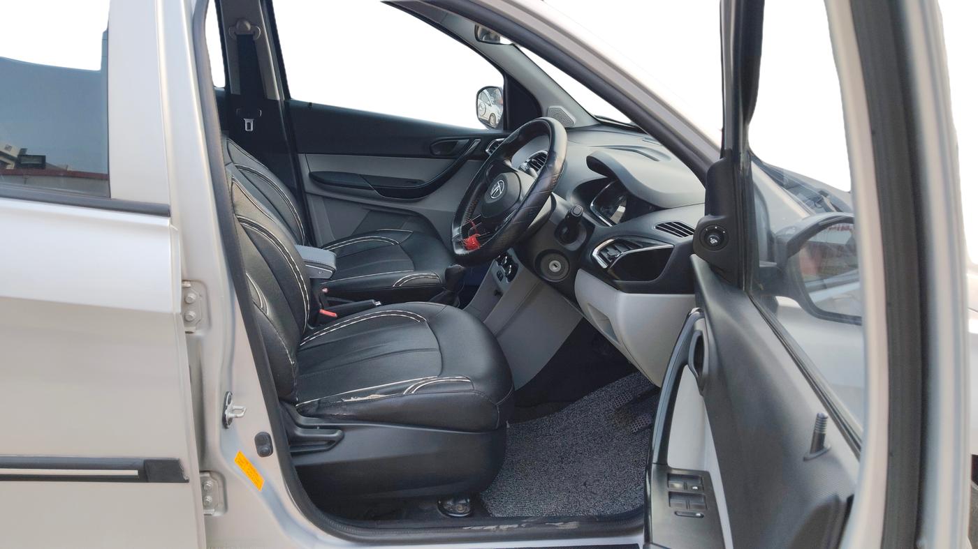 2020 Tata Tiago XT PETROL, Petrol, Manual, 75,079 km, Right Side Front Door Cabin