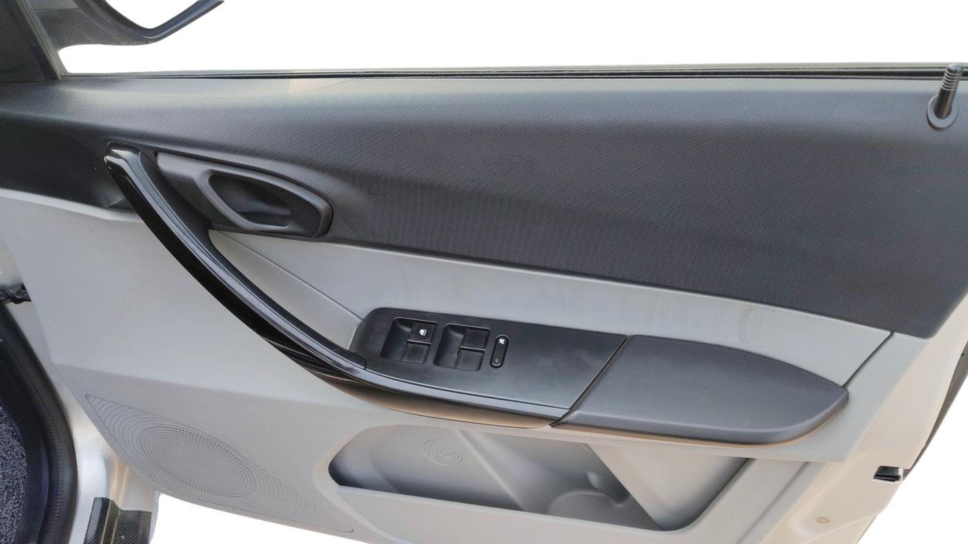 2020 Tata Tiago XT PETROL, Petrol, Manual, 75,079 km, Driver Side Door Panel Controls