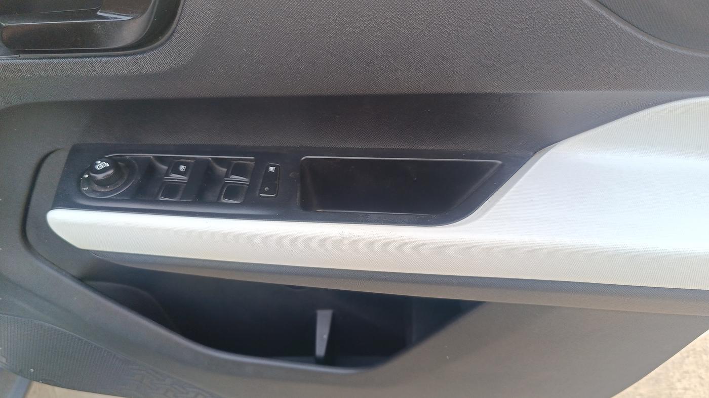 2021 Tata PUNCH ACCOMPLISHED MT, Petrol, Manual, 56,398 km, Driver Side Door Panel Controls