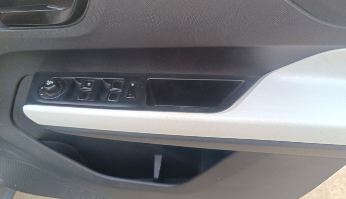 2021 Tata PUNCH ACCOMPLISHED MT, Petrol, Manual, 56,398 km, Driver Side Door Panel Controls