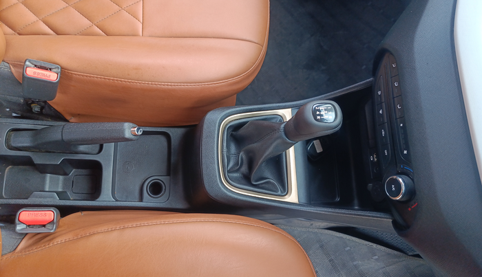 2021 Tata PUNCH ACCOMPLISHED MT, Petrol, Manual, 56,398 km, Gear Lever