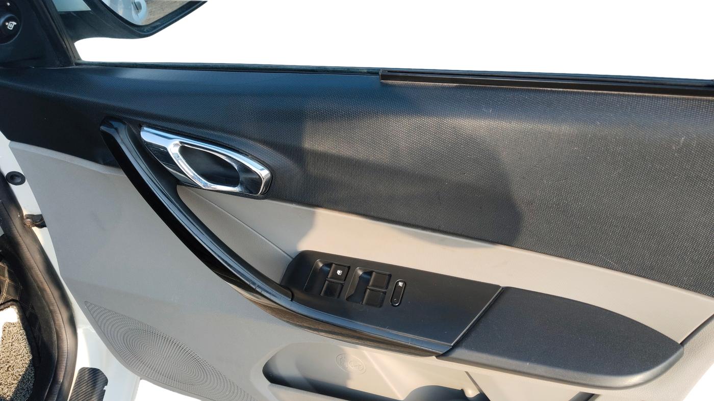 2018 Tata Tiago XZ PETROL, Petrol, Manual, 41,300 km, Driver Side Door Panel Controls