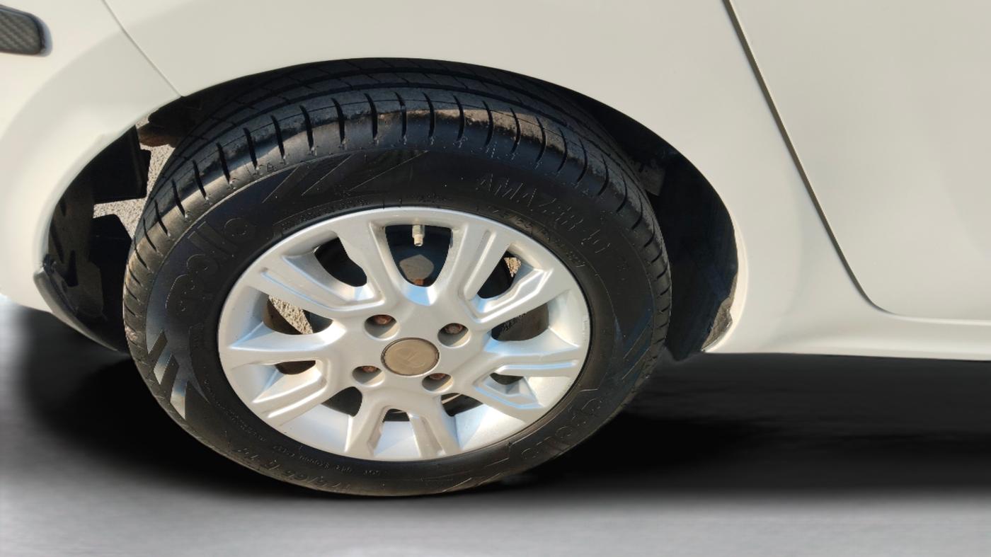 2018 Tata Tiago XZ PETROL, Petrol, Manual, 41,300 km, Right Rear Wheel
