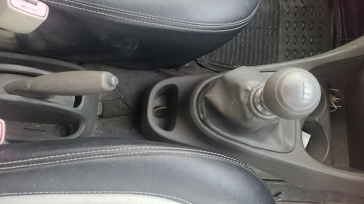 2015 Toyota Etios GD, Diesel, Manual, 1,21,997 km, Gear Lever
