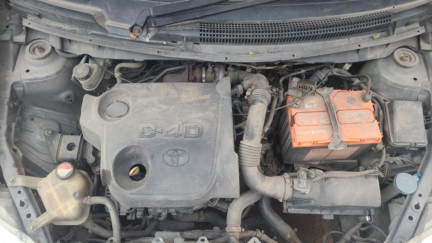 2015 Toyota Etios GD, Diesel, Manual, 1,21,997 km, Open Bonnet