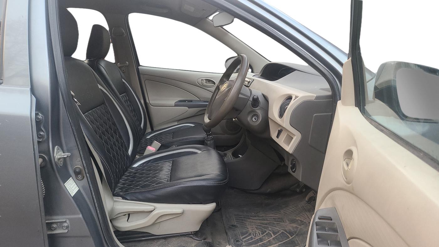 2015 Toyota Etios GD, Diesel, Manual, 1,21,997 km, Right Side Front Door Cabin